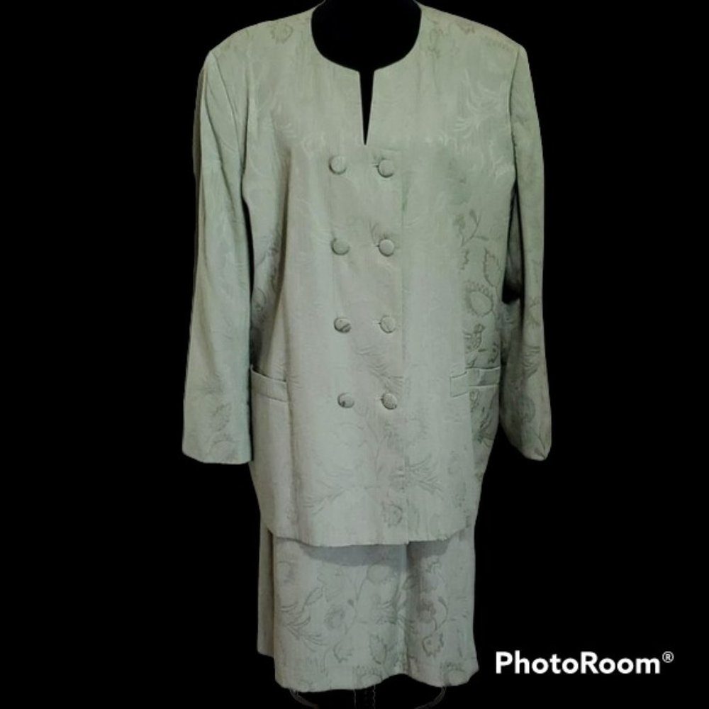 Beautiful Moss Green Jacquard Suit by Executive Collection – Size 26W